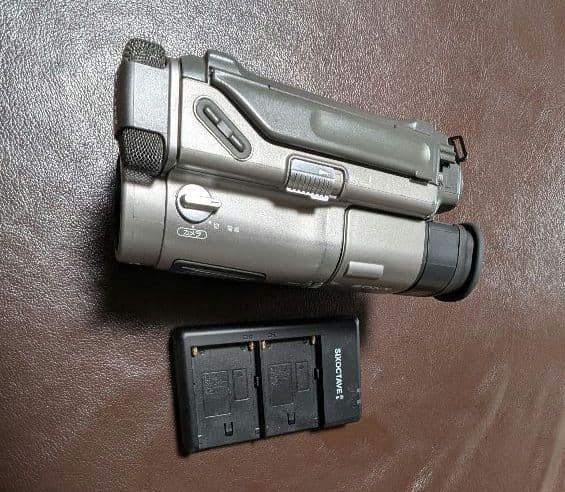 ソニー　CCD-TR11　8mmビデオカメラ　ハンディカム VideoHi8