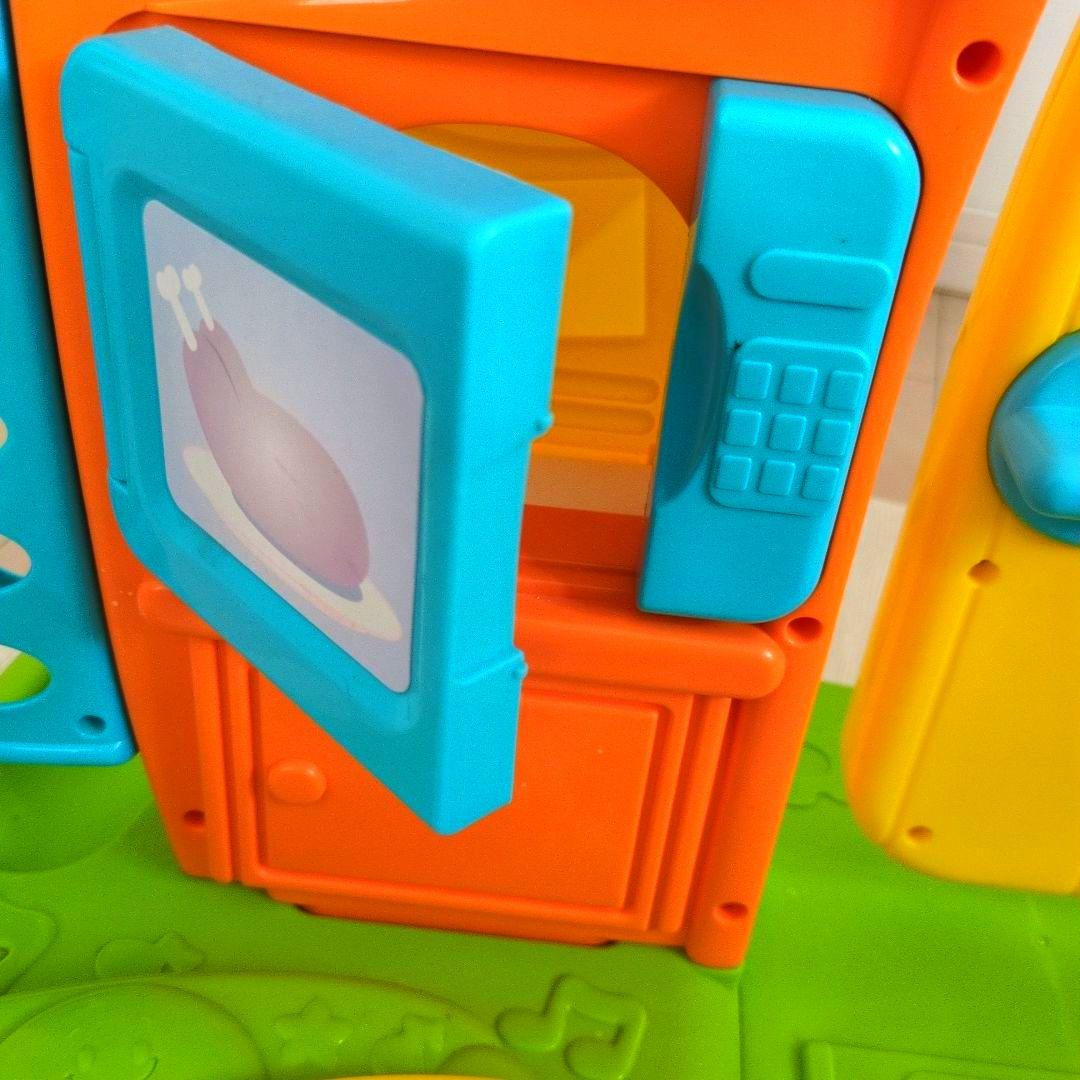 フィッシャープライス　にこにこラーニングホーム　光る　音が鳴る　お家