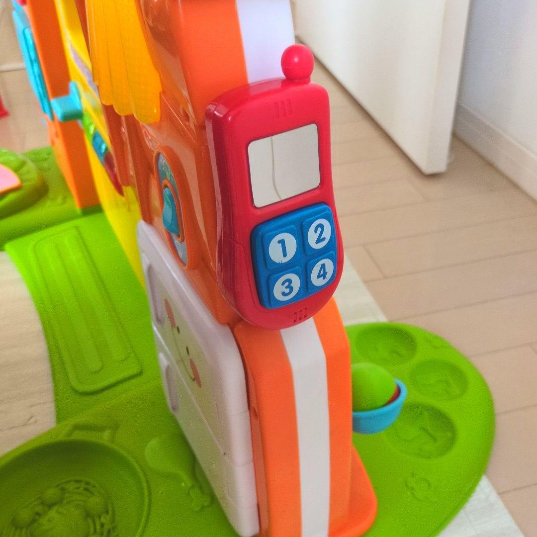 フィッシャープライス　にこにこラーニングホーム　光る　音が鳴る　お家