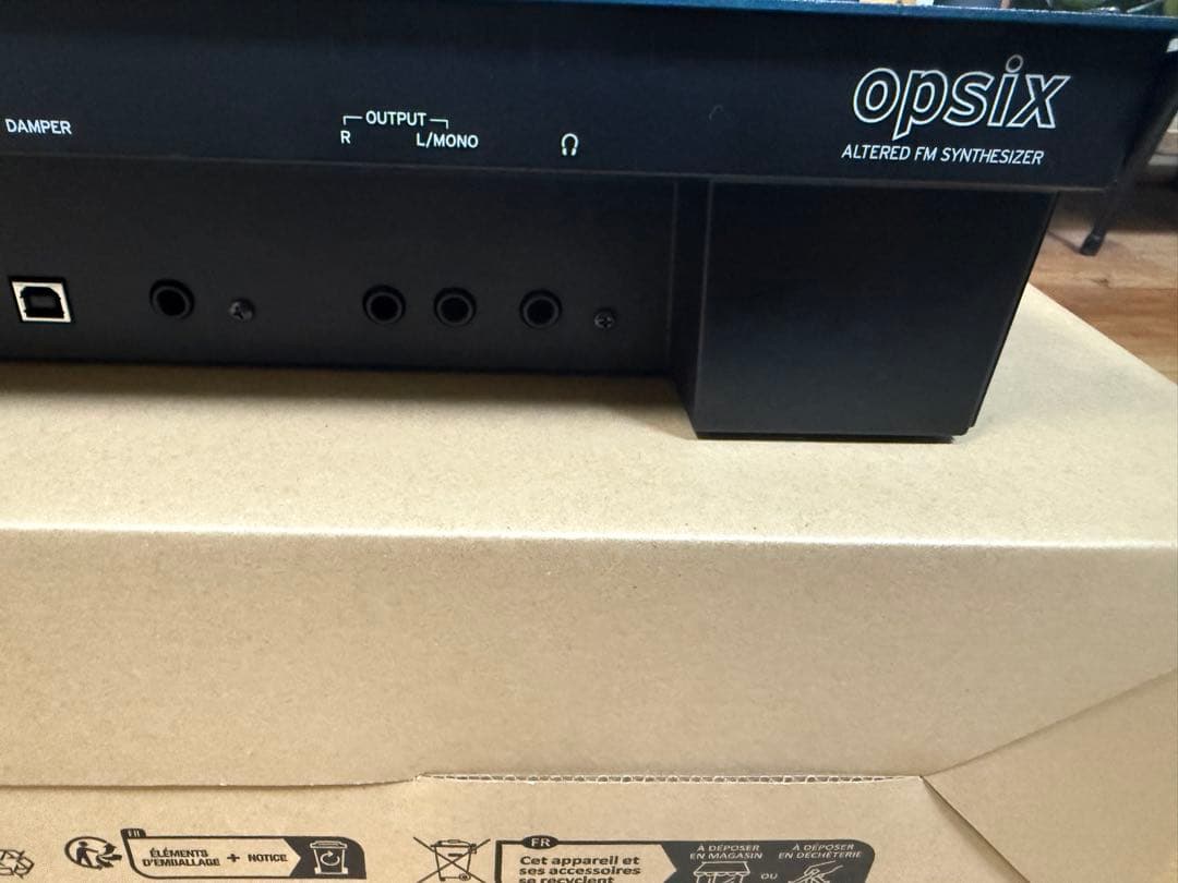 新品同様　KORG opsix module シンセサイザー