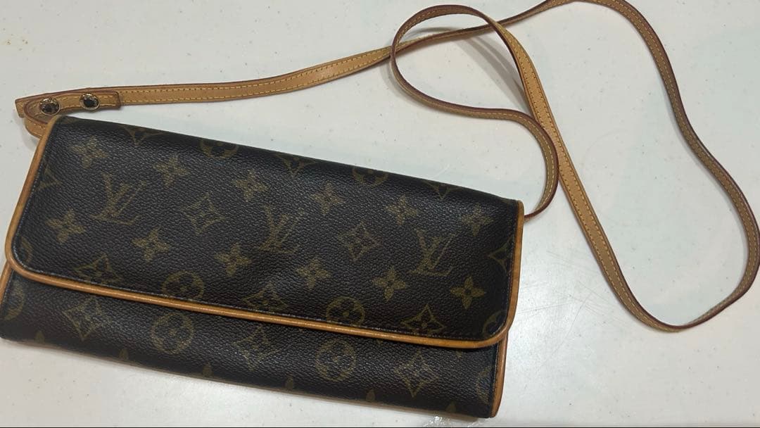 LOUIS VUITTON モノグラム ポシェットツイン