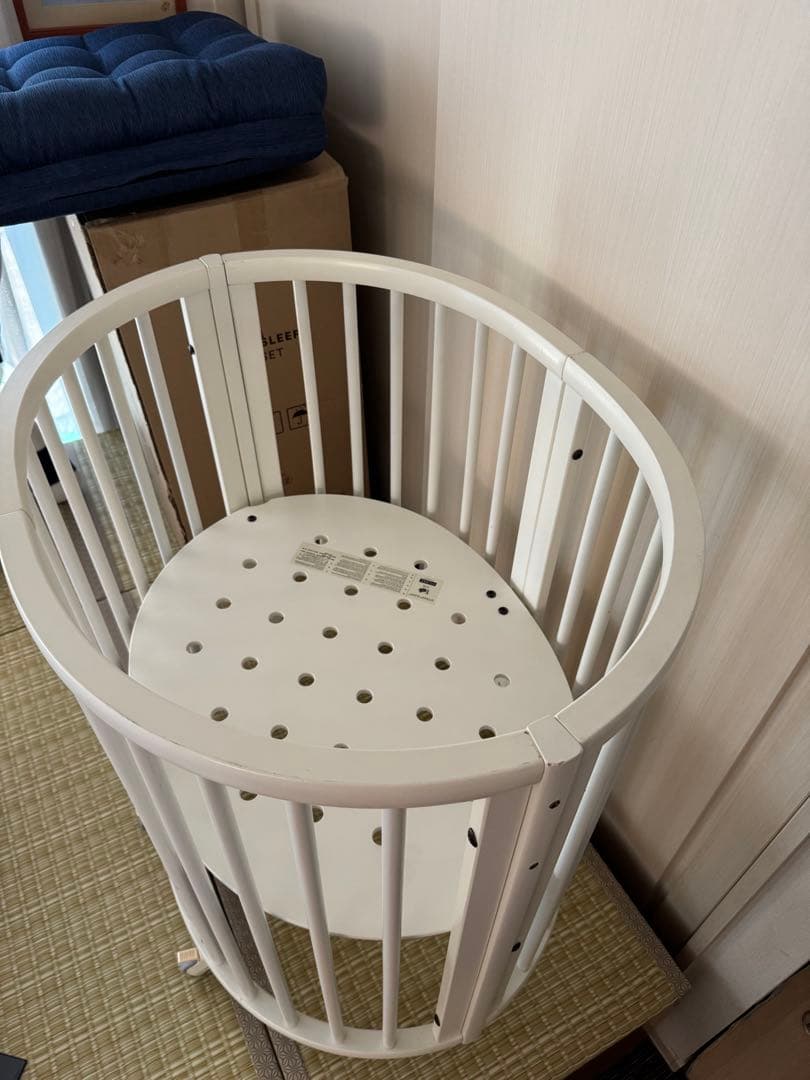 ストッケ　STOKKE　ホワイト　スリーピー　円形ベビーベッド 拡張パーツあり
