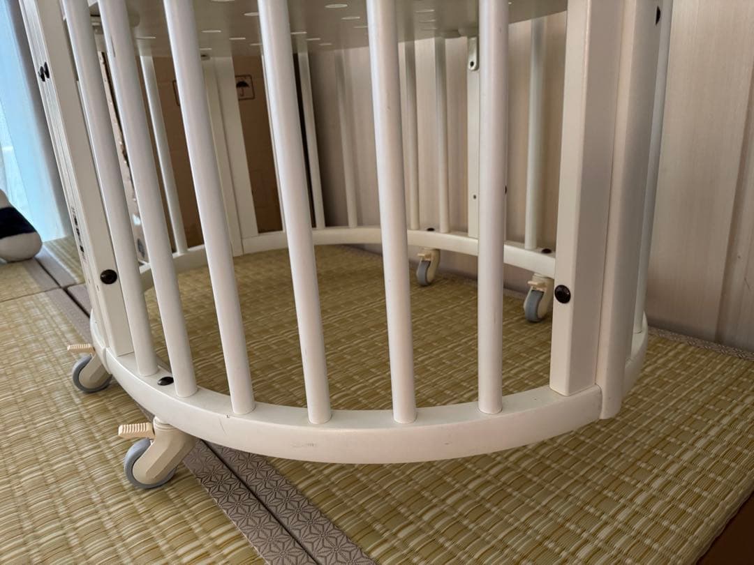 ストッケ　STOKKE　ホワイト　スリーピー　円形ベビーベッド 拡張パーツあり