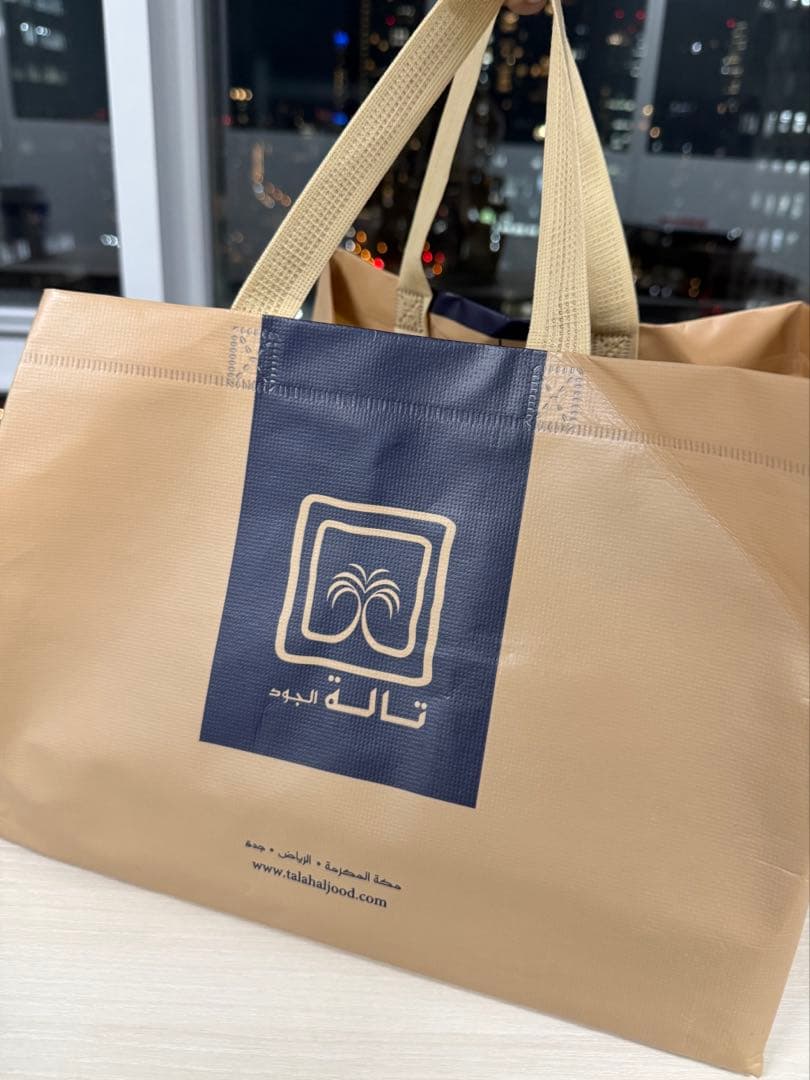 Talah Aljood Premium Dates Gift Boxバッグ付き
