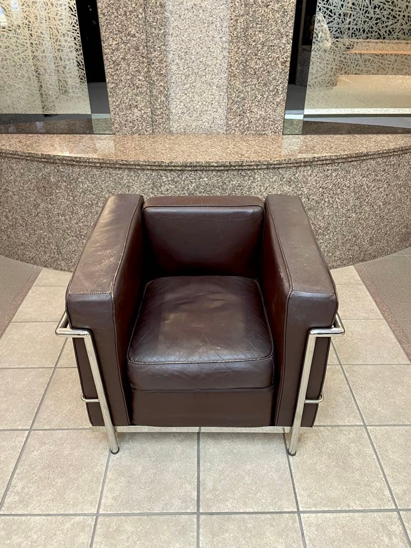 ル・コルビュジェ　LC2 ダークブラウン1P1人掛け　ル・コルビジェ C