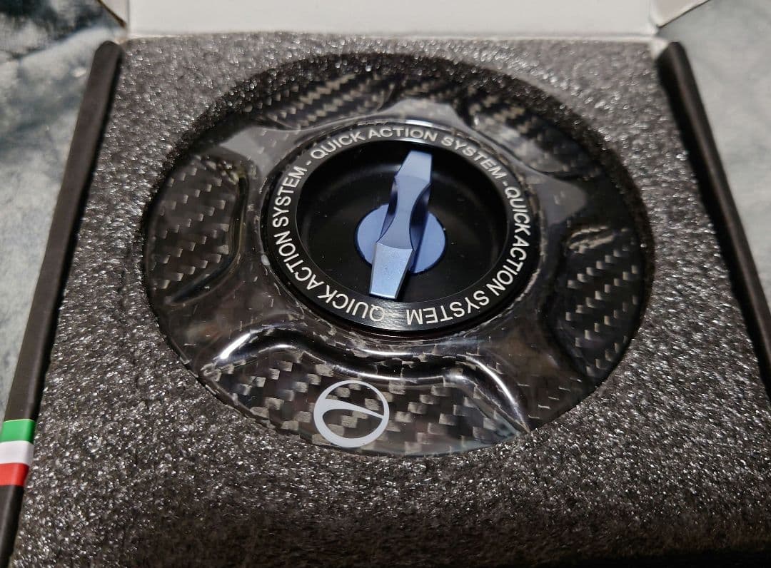 N*i様 S1000RR(K67カーボンタンクキャップ　クイックリリース