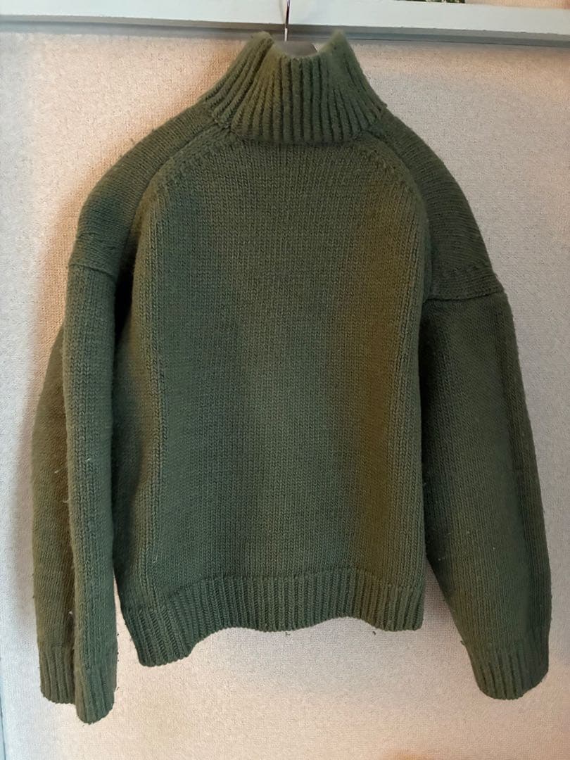 今だけ！値下げ！AURALEE オリーブグリーン タートルネックニット