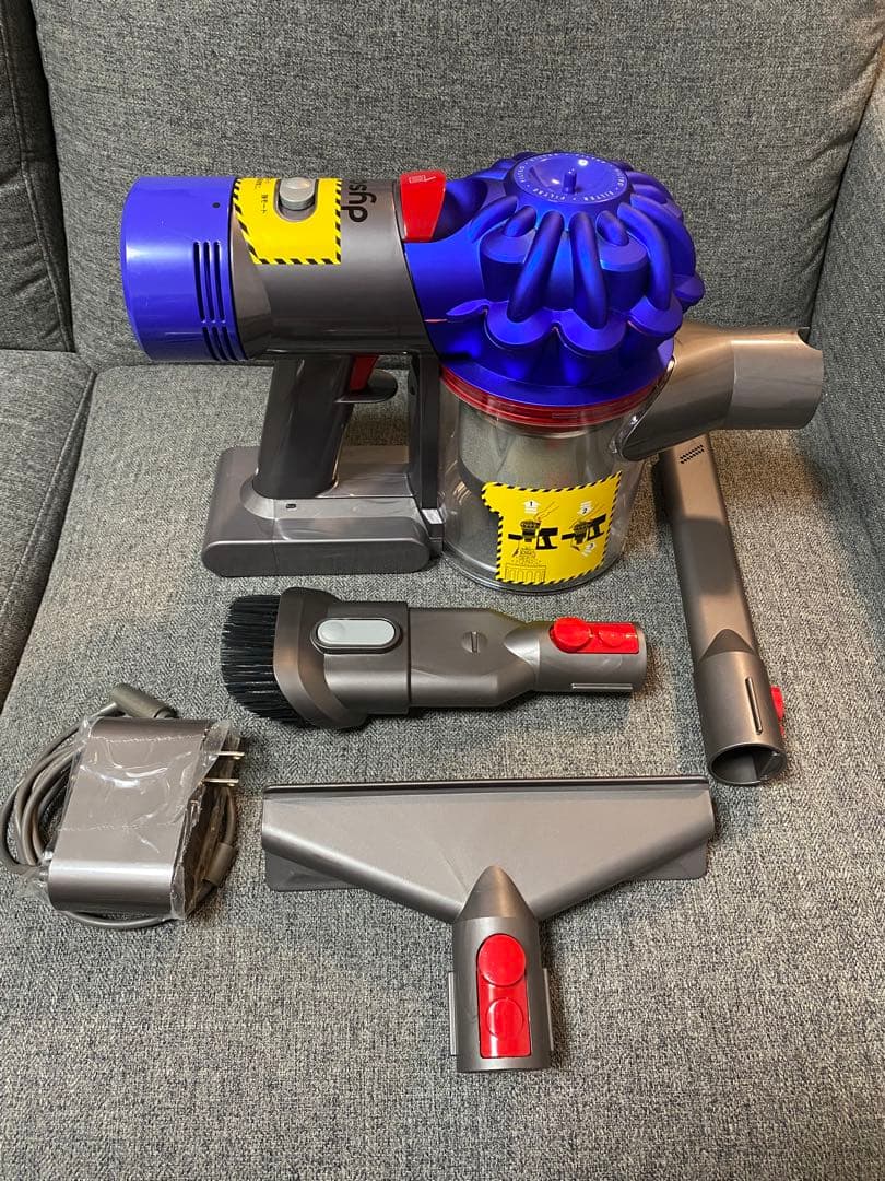 付属品多数ダイソンV7triggerハンディコードレスクリーナー　＊美品＊