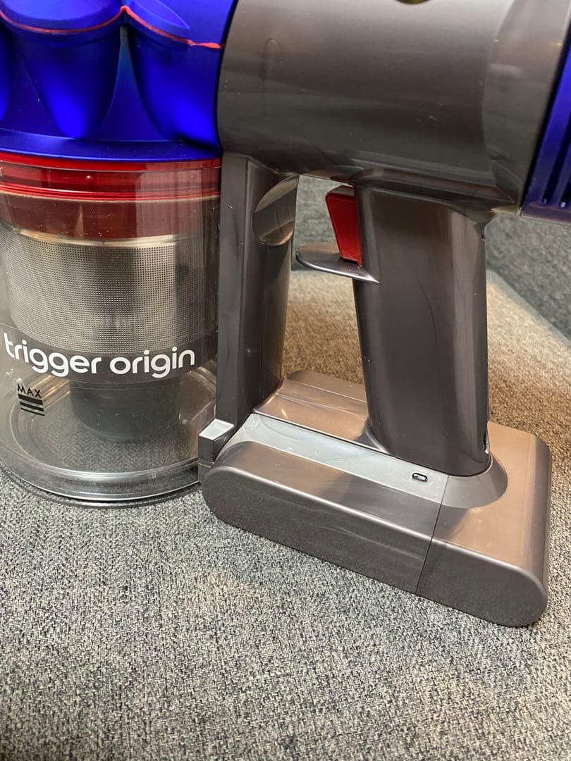 付属品多数ダイソンV7triggerハンディコードレスクリーナー　＊美品＊