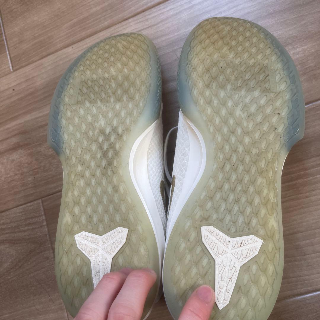 Nike バスケットボールシューズ マンバフォーカス ホワイト/ゴールド