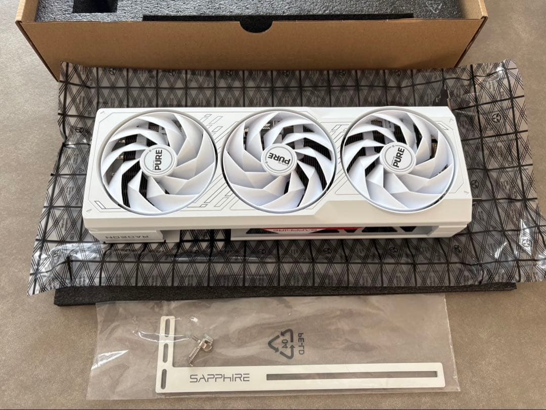 グラフィックボード・グラボ・ビデオカード Sapphire Radeon RX7800XT 16GB PURE