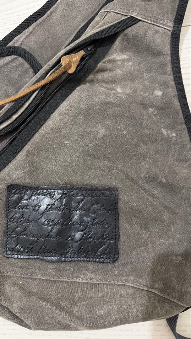 acne studios スリングバッグ　ダークグレー