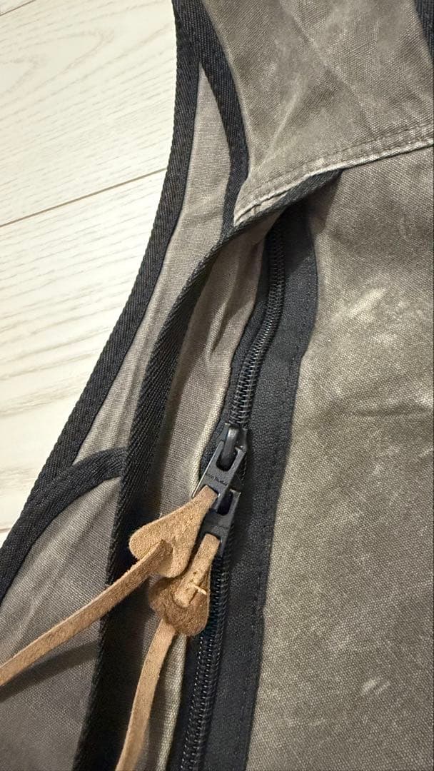 acne studios スリングバッグ　ダークグレー