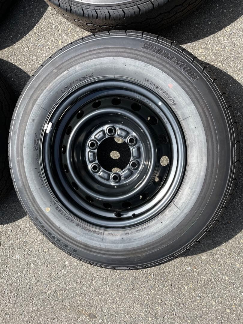 引き渡し限定　200系　ハイエース　2025新車外し　純正タイヤホイール