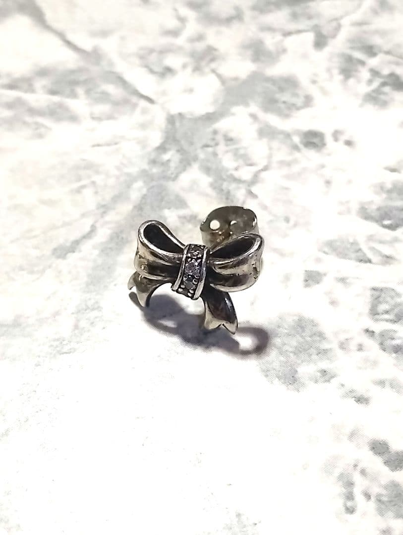 ジャスティンデイビス　リボンピアス