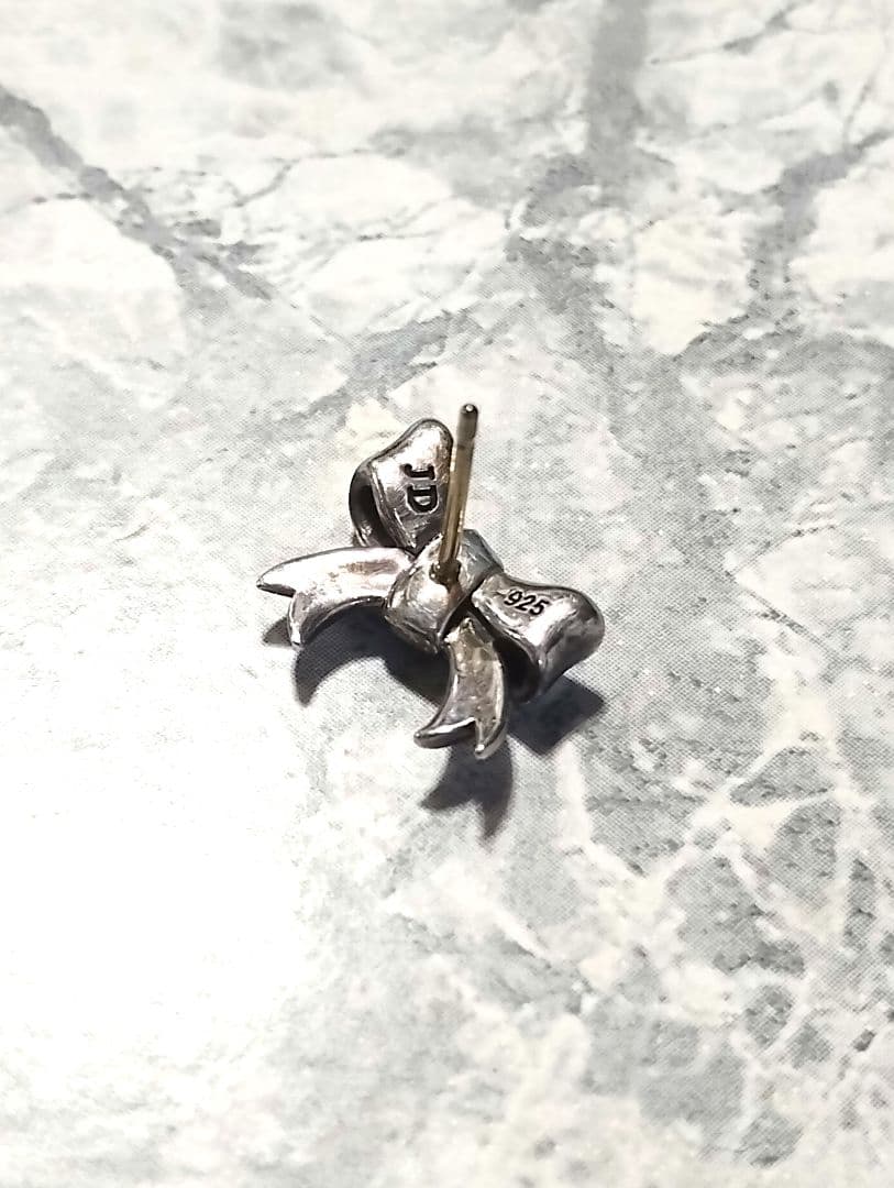 ジャスティンデイビス　リボンピアス