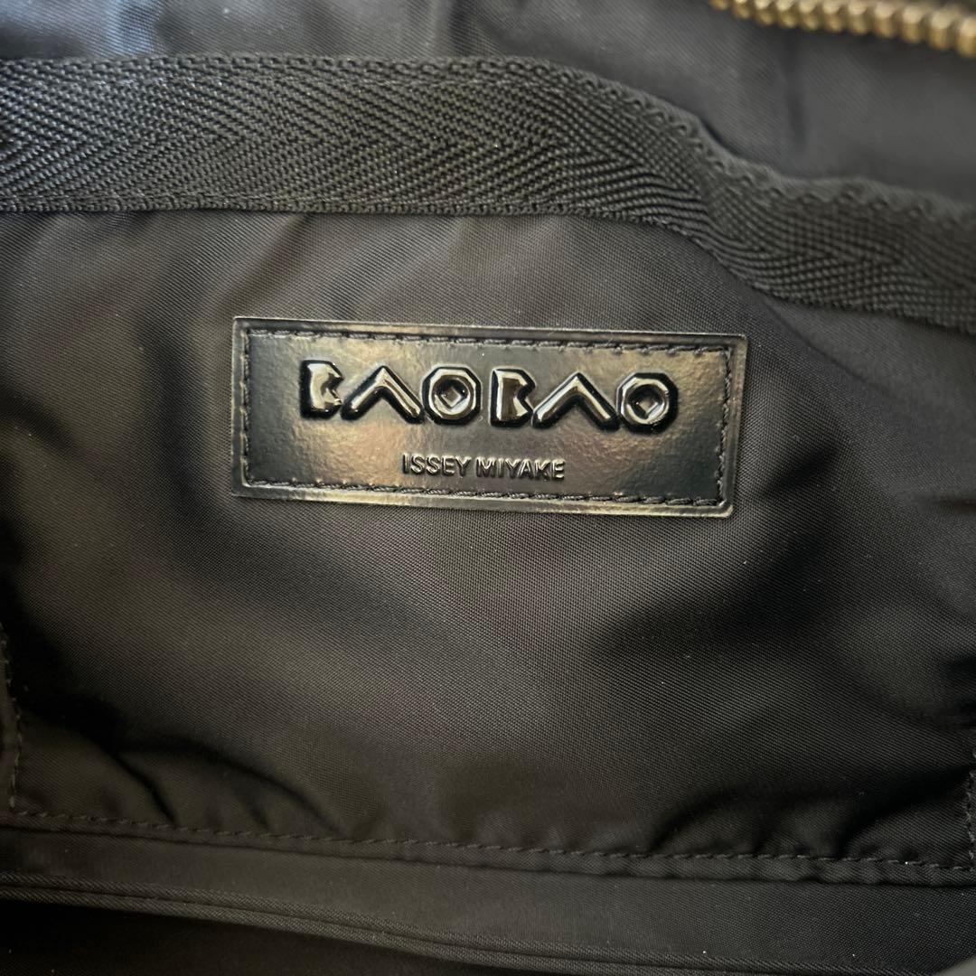 BAO BAO パーティーバッグ 三角形デザイン 黒と銀