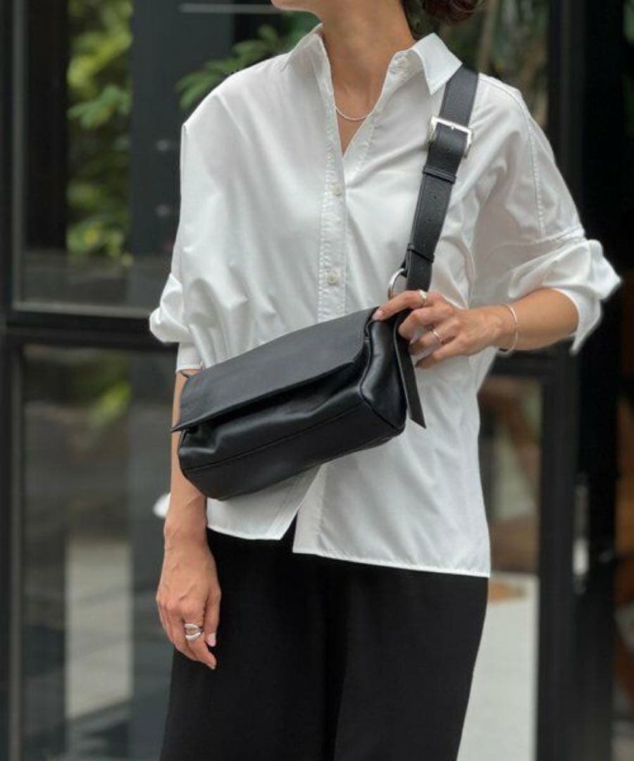 新品未使用　ビアズリー　レザーボディバッグ　ブラック　2025 今期