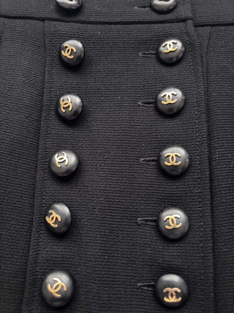ヴィンテージCHANEL 黒ミニスカート CCマークボタン付き