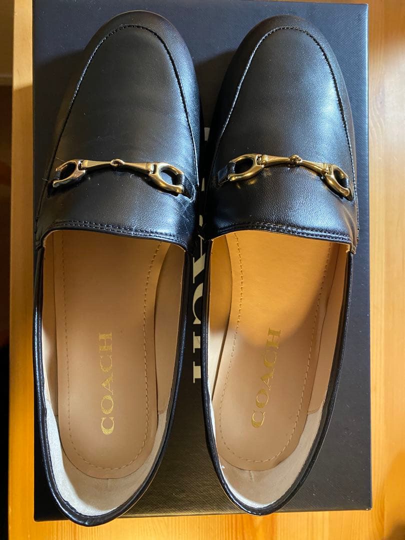 新品未使用COACH 黒ローファー 金具付き