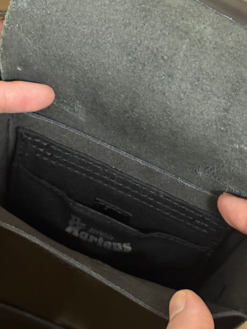 ［ほぼ未使用品］Dr. Martens ブラックショルダーバッグ