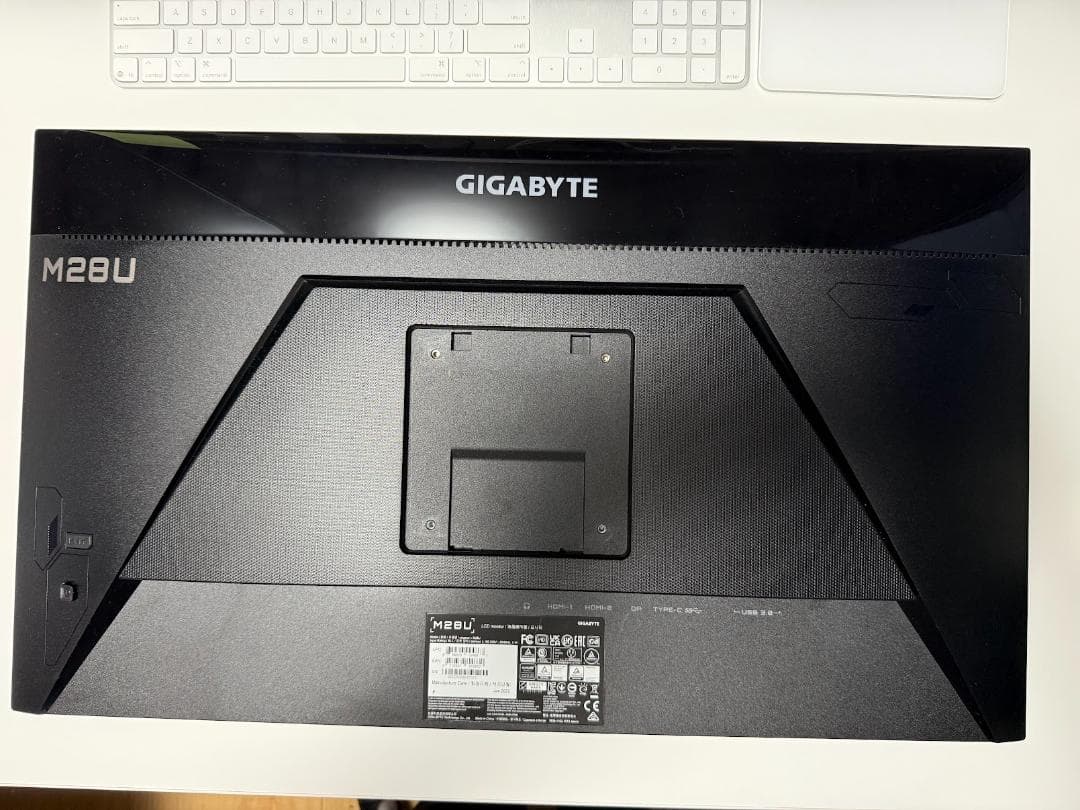 中古 GIGABYTE M28U 28インチ 4K 144Hz エルゴトロン付き