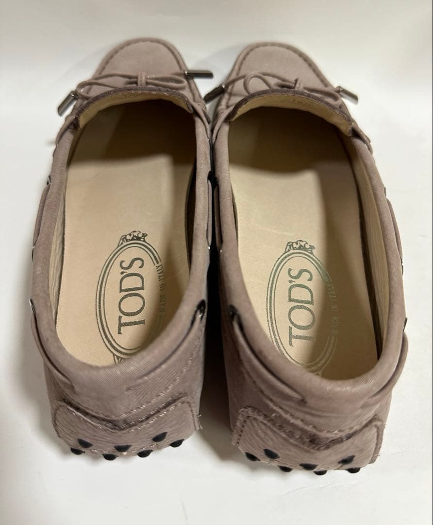 トッズ　TOD’S未使用ドライビングシューズ　モカシン