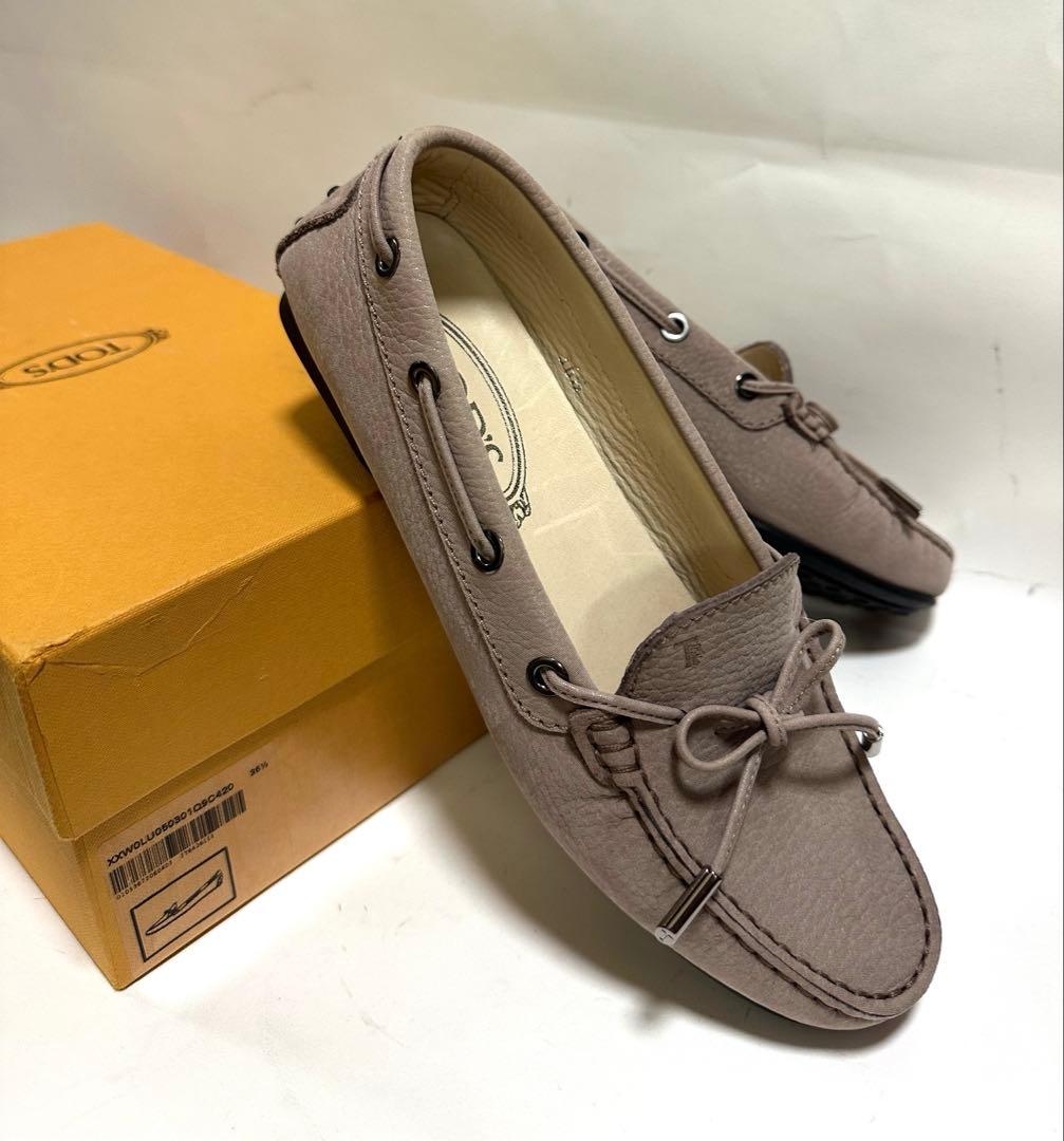 トッズ　TOD’S未使用ドライビングシューズ　モカシン