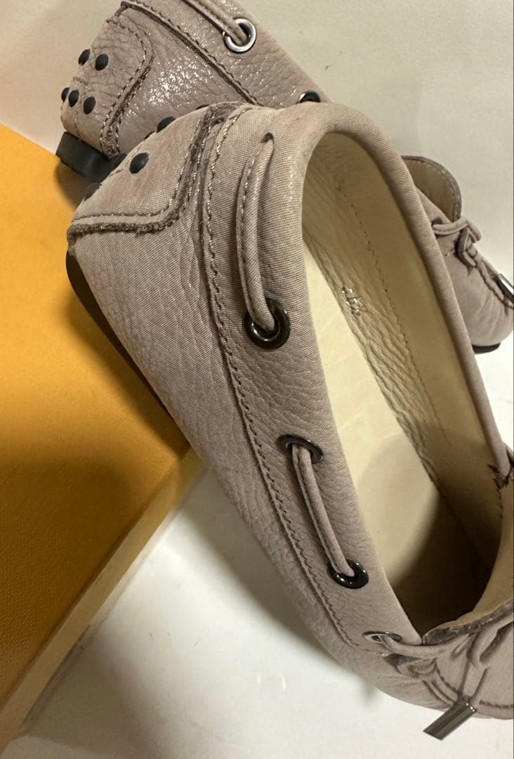 トッズ　TOD’S未使用ドライビングシューズ　モカシン