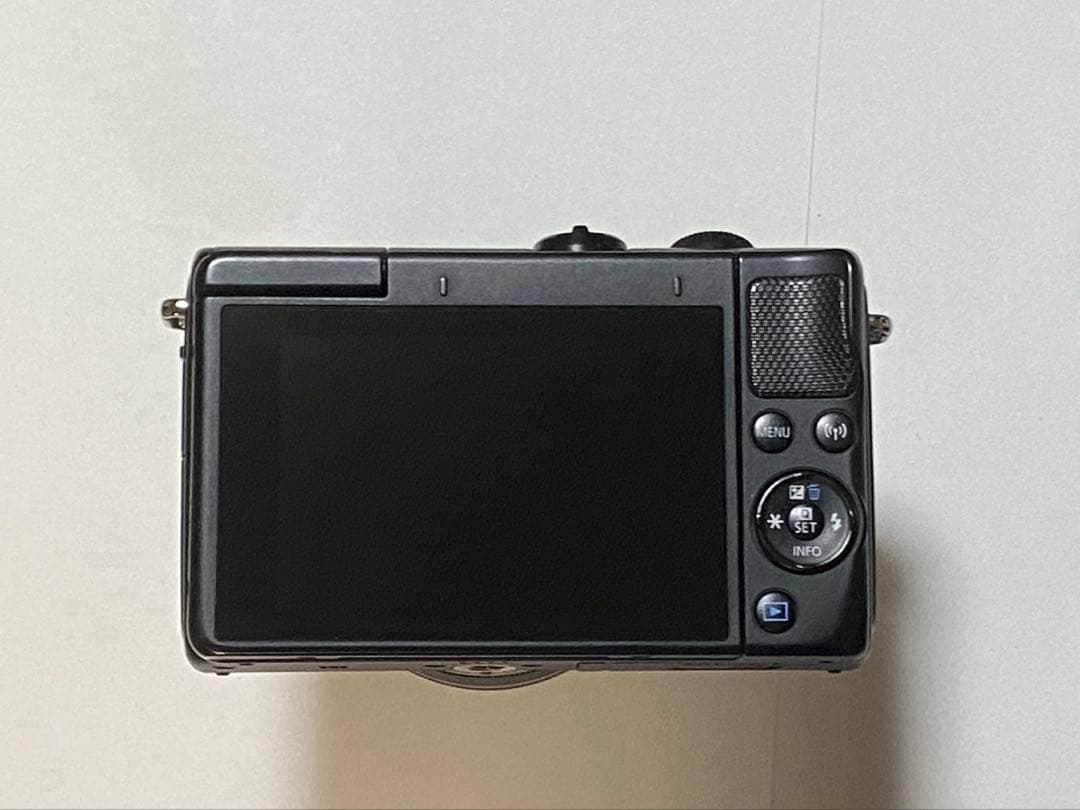 EOS M100 ダブルズームキット