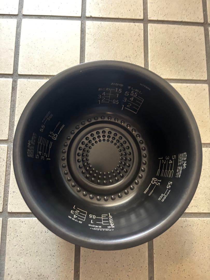日立 炊飯器 沸騰鉄釜 ふっくら御膳 RZ-V100FM 2022年製