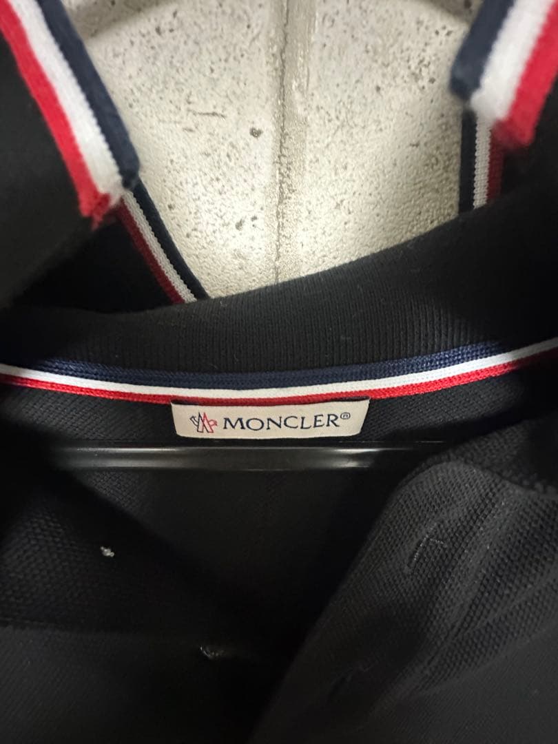 MONCLER ブラック 半袖ポロシャツ