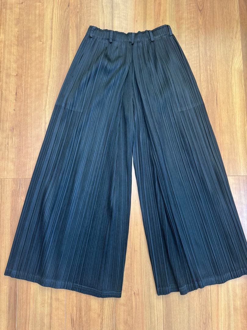美品PLEATS PLEASE ブラックパンツ