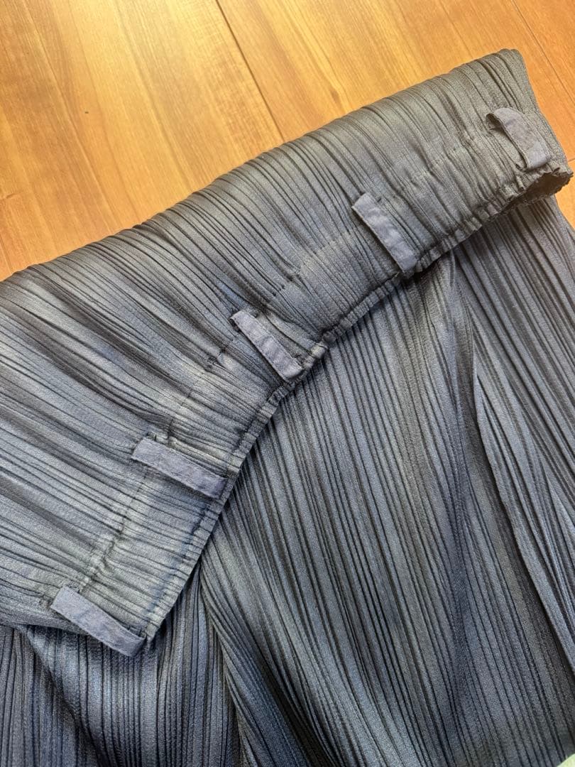 美品PLEATS PLEASE ブラックパンツ