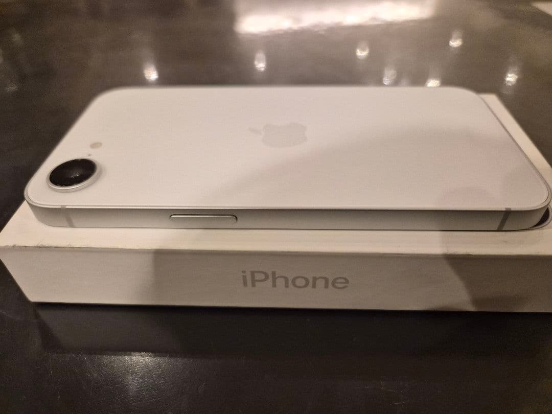 iPhone 16e 128GB white 本体 箱付き