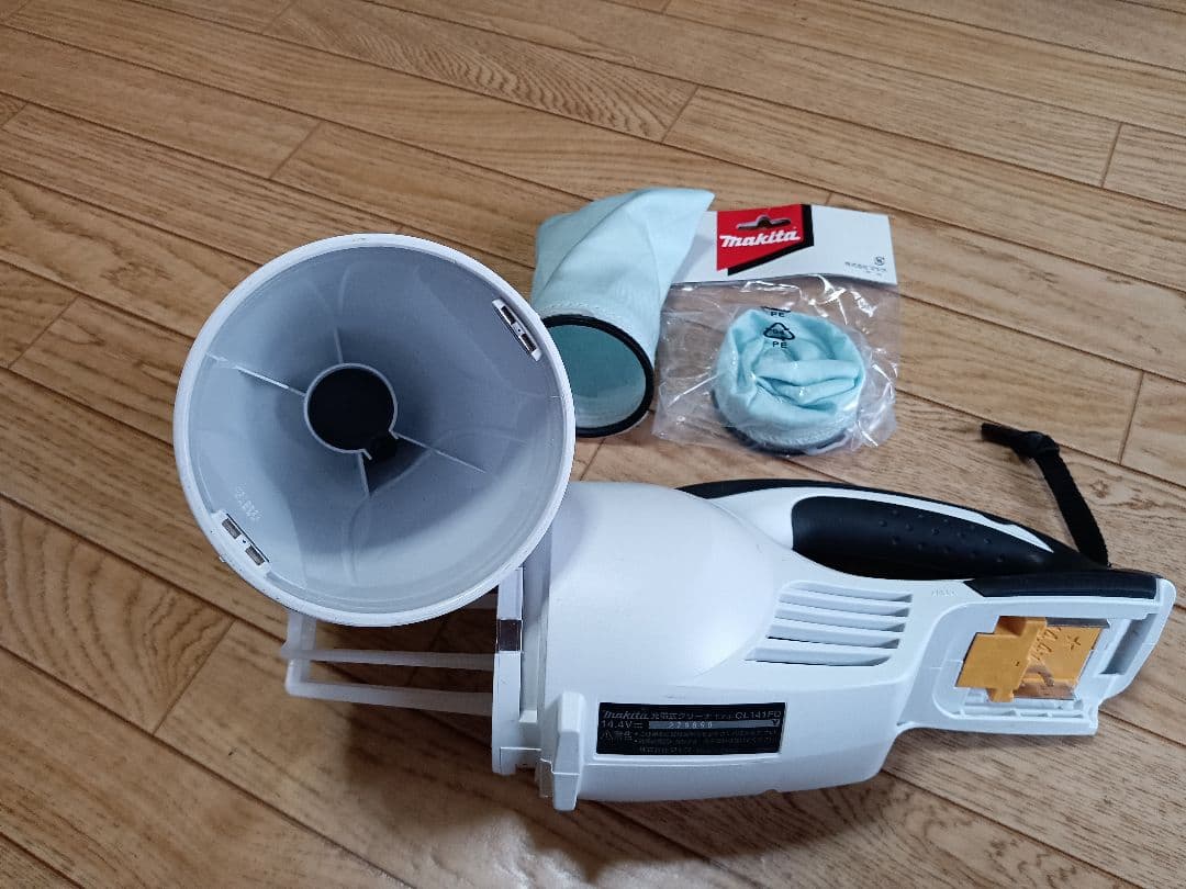 マキタ充電式クリーナCL141FD サイクロン、バッテリー、充電器、スタンド付