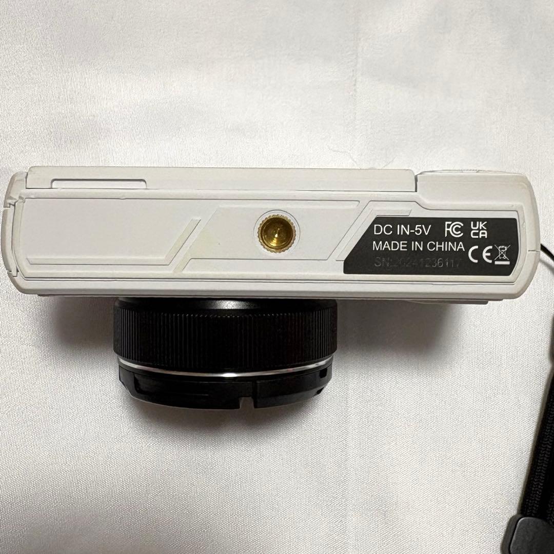 デジカメ SDカード・充電器ケーブル付き