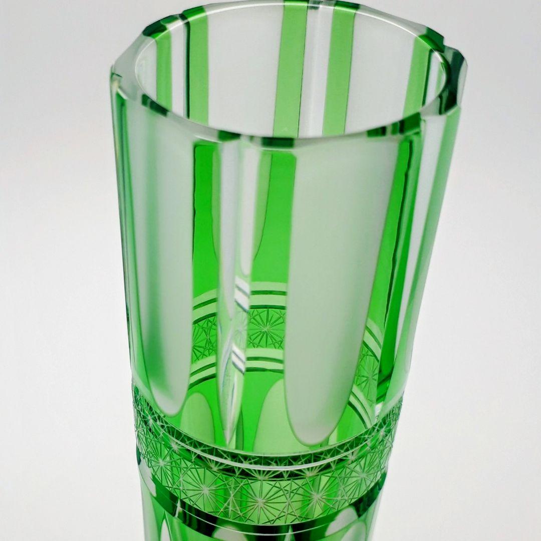 江戸切子の店 ✾ 華硝 ✾　薄緑色被せ　　　一輪挿し　　【 未使用・ 美品 】