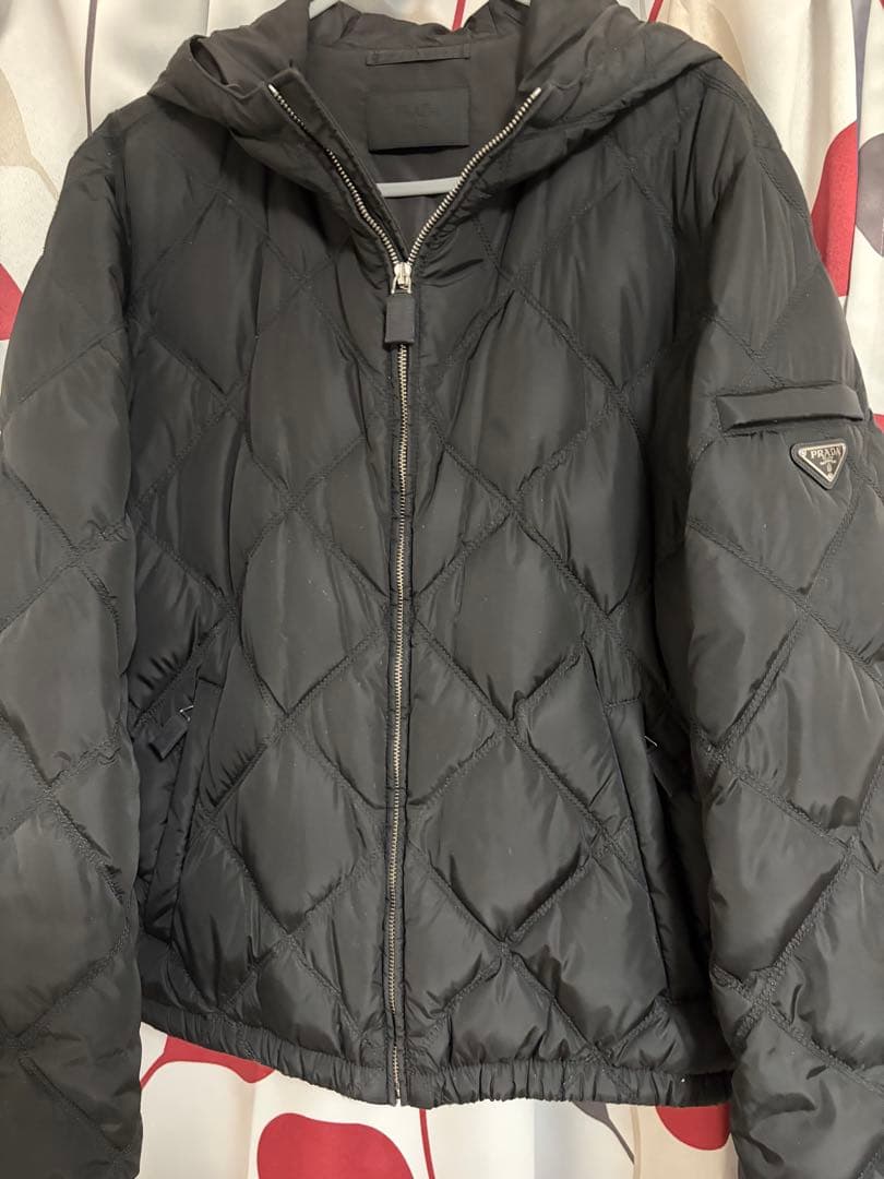 PRADA プラダ メタルロゴ ワッペン フーデッド ダウン ジャケット 52