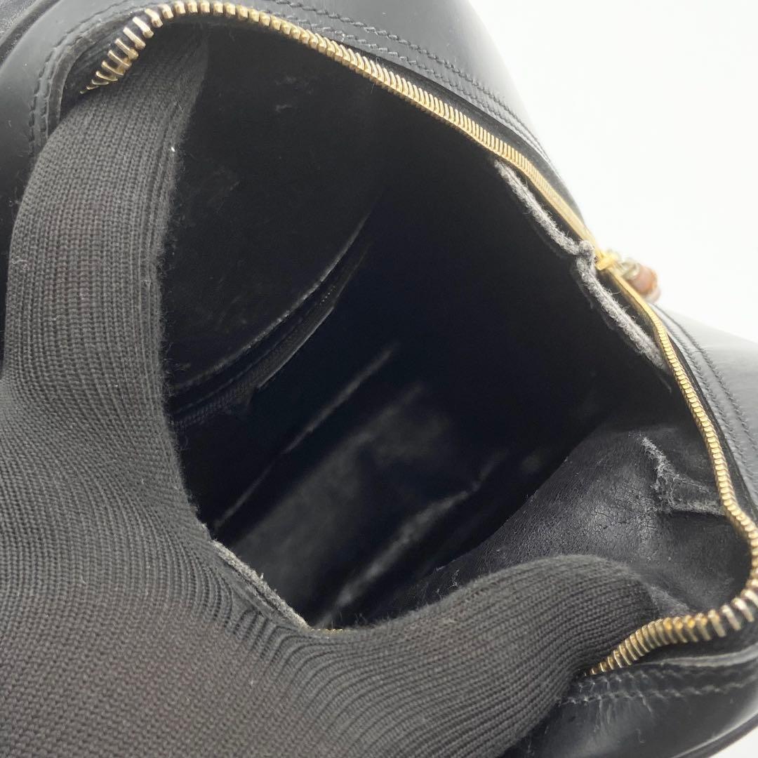 希少　GUCCI グッチ　ボディバッグ　バンブー　レザー　ロゴ刻印　ブラック