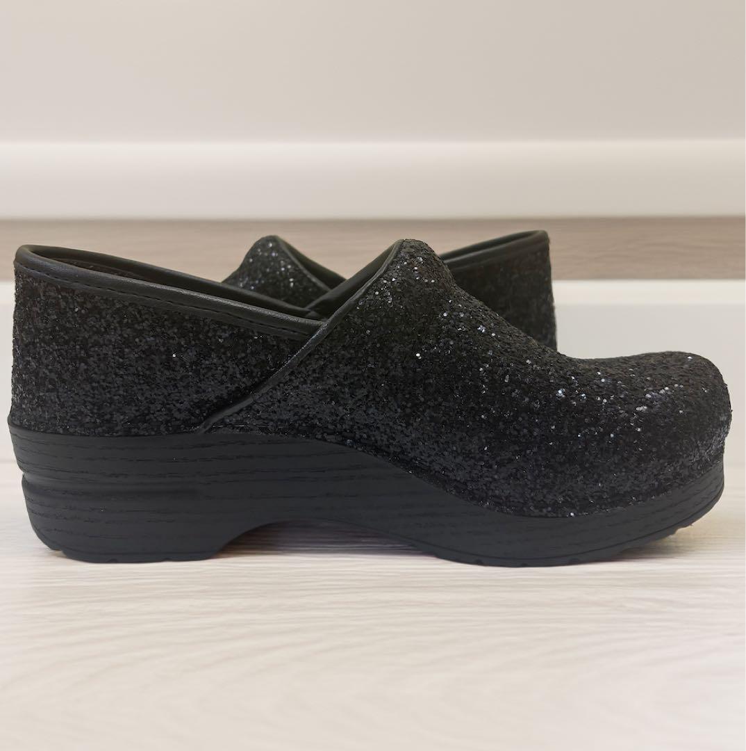 靴 dansko Professional. Black Glitter/ 38