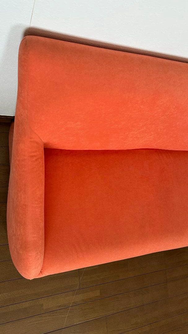 オシャレな2人掛けソファー　オレンジピンク　ピーチスキン