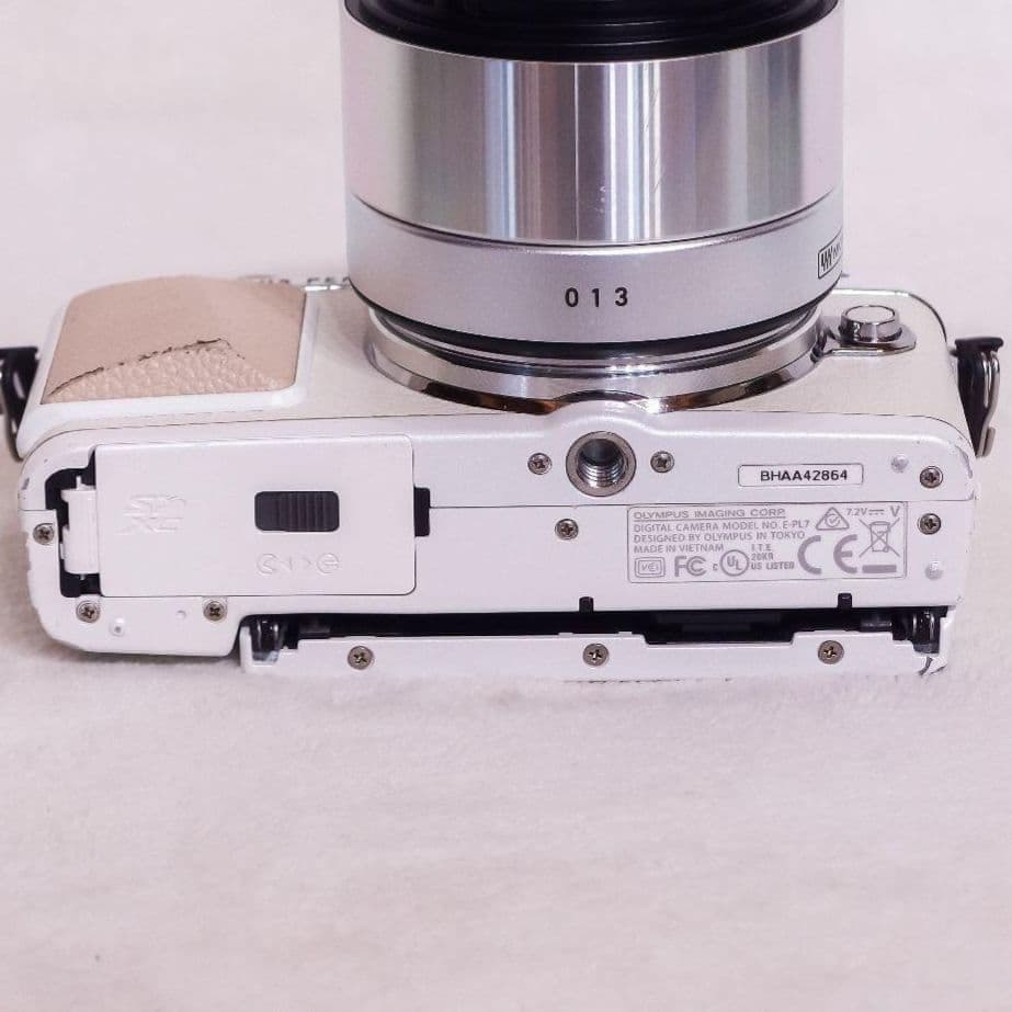 完動良品 OLYMPUS PEN Lite E-PL7 ボディバッテリー充電器付