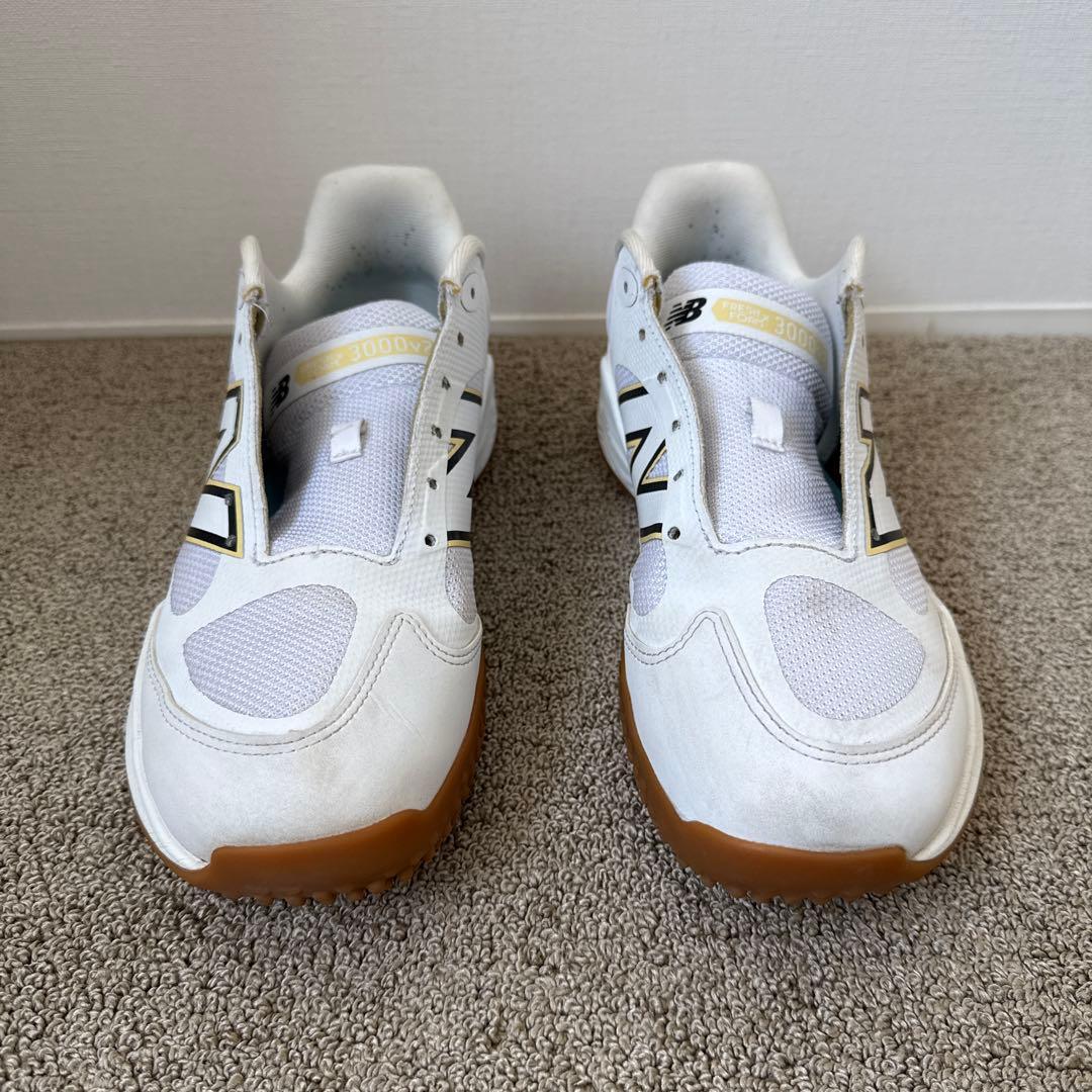 扇風機　New Balance 3000v7 トレーニングシューズ