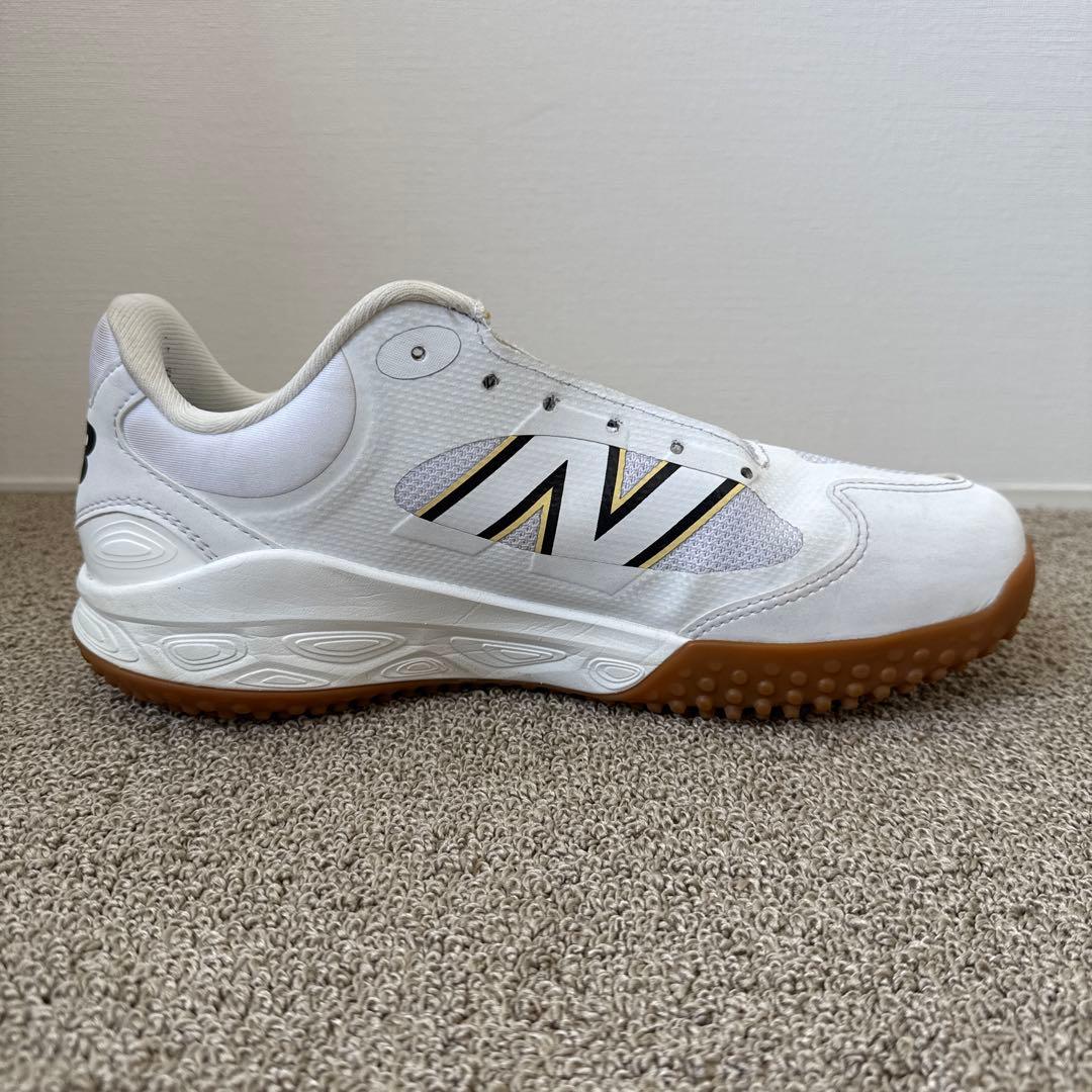 扇風機　New Balance 3000v7 トレーニングシューズ