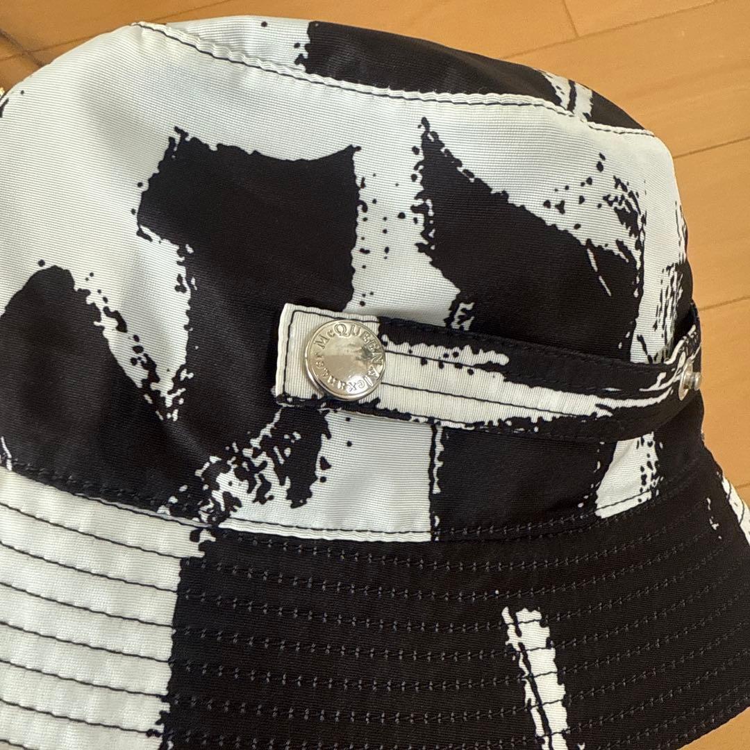 Alexander McQueen バケットハット 白黒