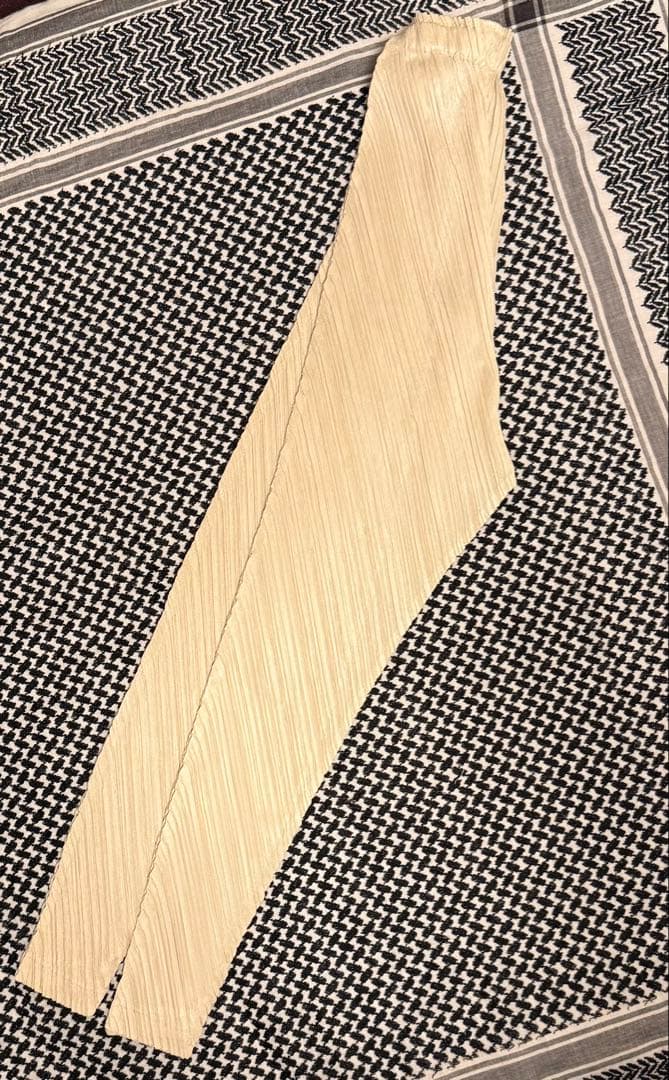 プリーツプリーズ シッカーボトムス パンツ ライトベージュ 2サイズ