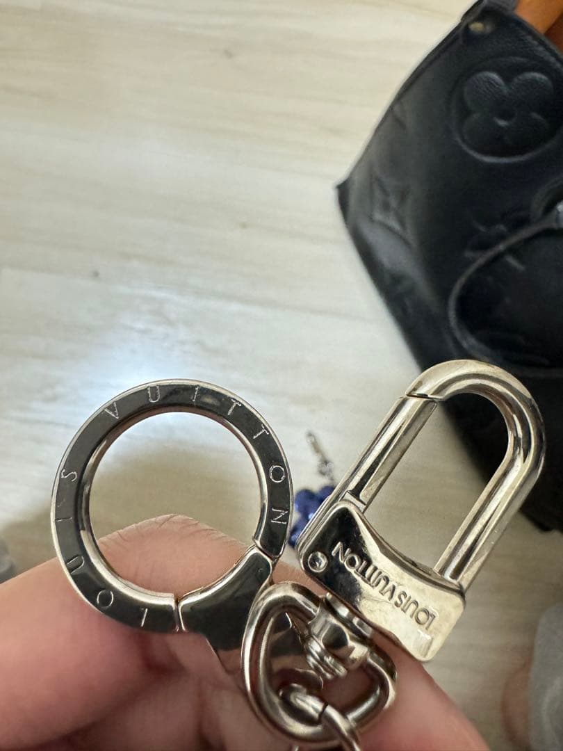 Louis Vuitton シルバーキーホルダー