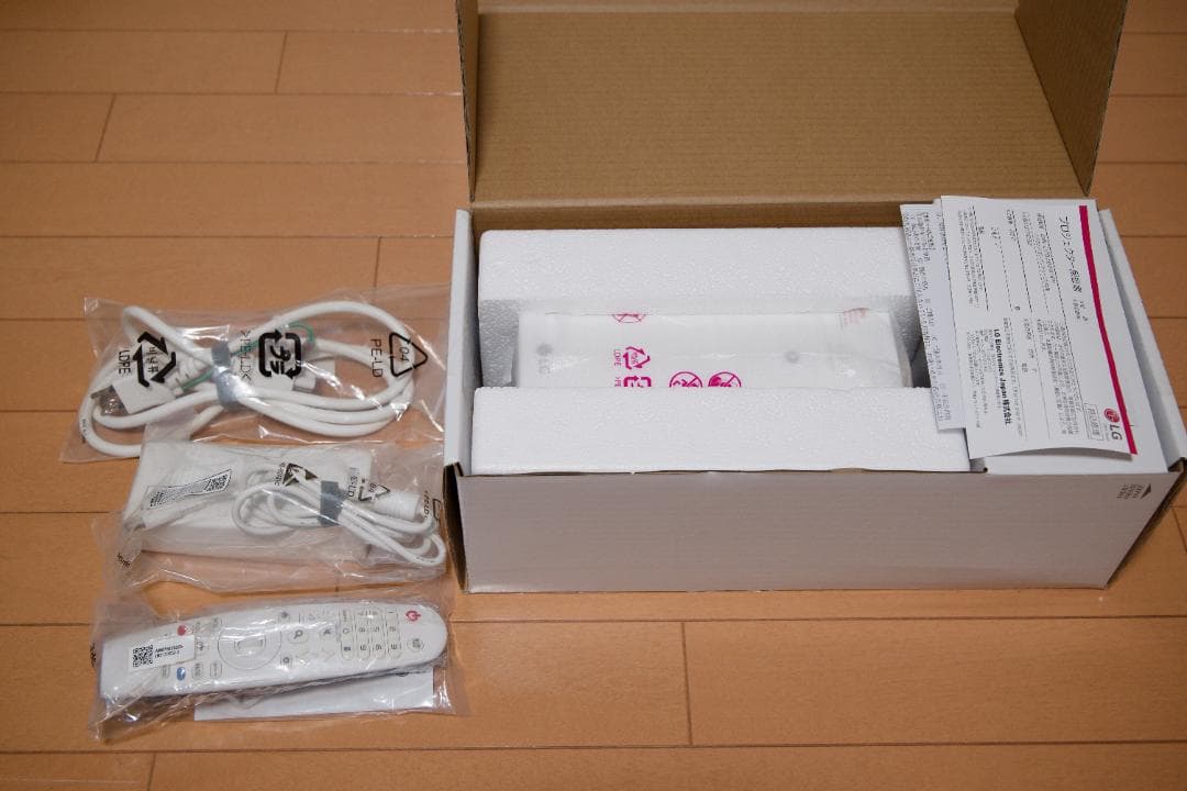 プロジェクター LG CineBeam HF60LS