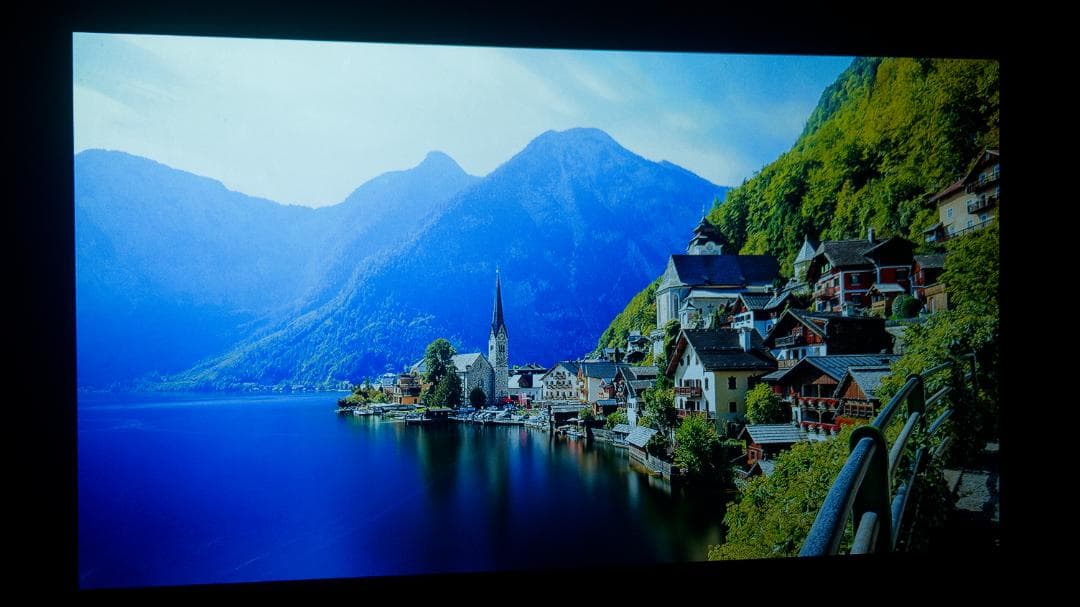 プロジェクター LG CineBeam HF60LS